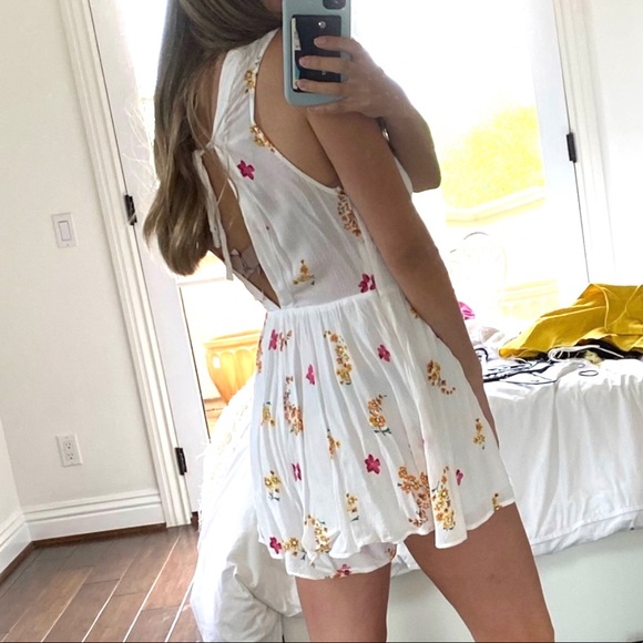 Urban Outfitters White Floral Romper - Picture 11 of 13